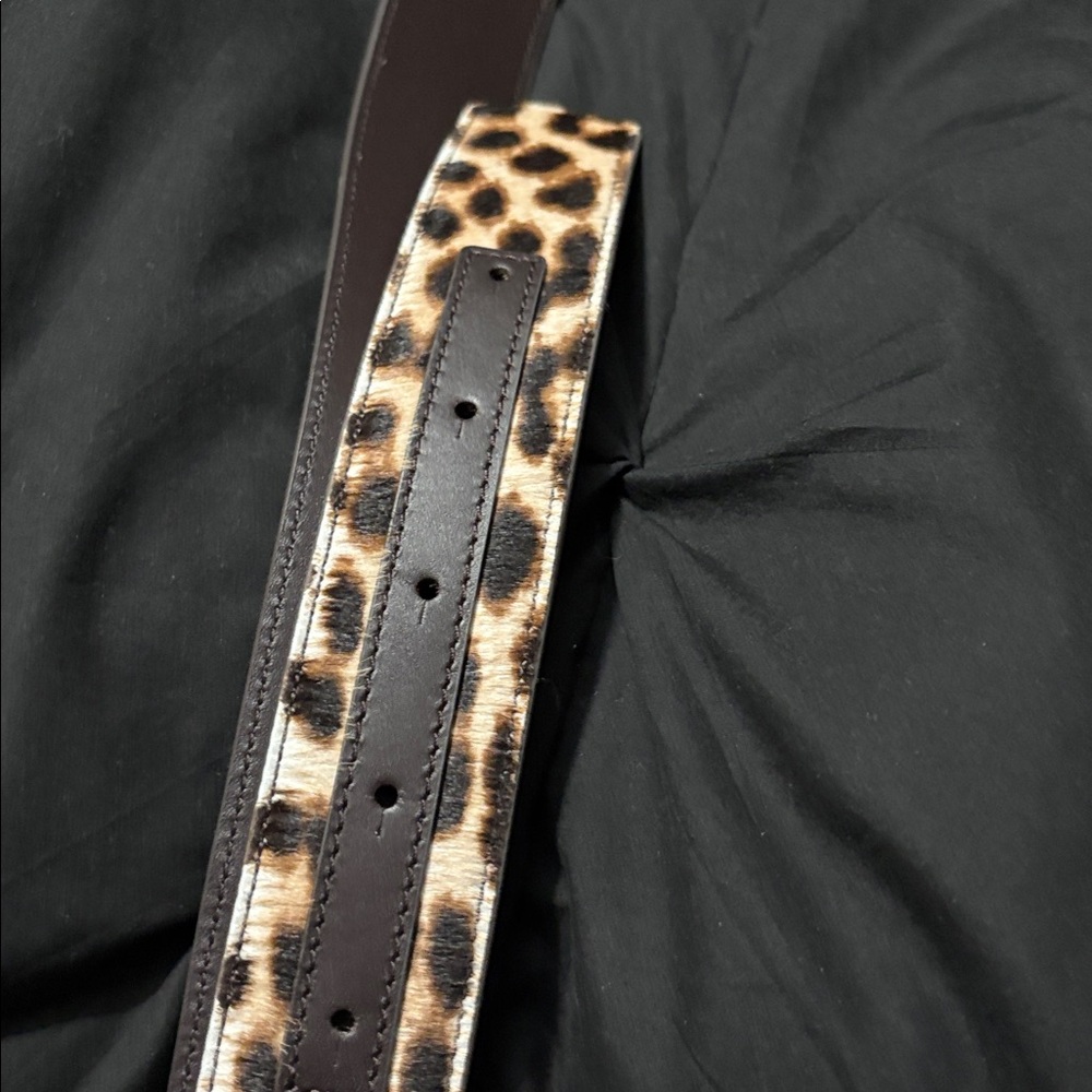 Tory Burch Willa Metallic Belt - Gold
100% Authentic - Picture 7 of 8